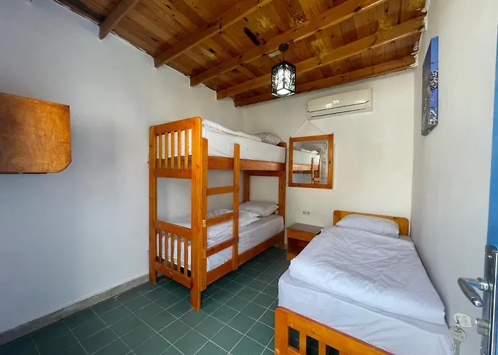 Auski Hostel *
